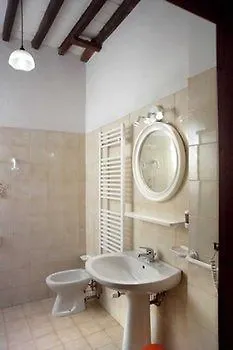 Fattoria Loppiano And Agriroom Regina Mundi Hotel 2*